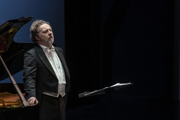 Christian Gerhaher sobrecoge en Les Arts con su exquisito lied puro