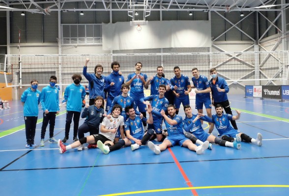 L'Illa Grau se impone al Rotogal Boiro Voleibol y da un paso más hacia la permanencia (3-2)