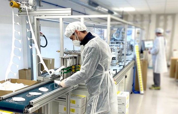 Juan Poveda crea una división de textil sanitario y será proveedor de mascarillas del Consell