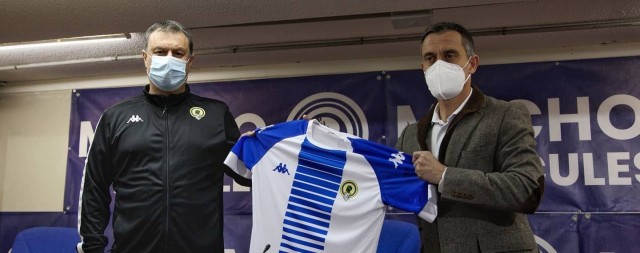 El Hércules quiere despertar en el debut de Manolo Díaz