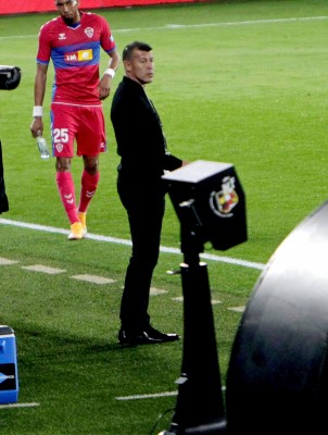 Almirón renuncia al cargo de entrenador del Elche