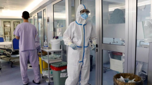 810 sanitarios en la Comunitat, 71 en Castellón, están de baja por covid, un 42% menos que hace una semana