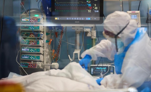 La Comunitat registra 2.205 nuevos casos y el número de muertos por coronavirus baja de 100 