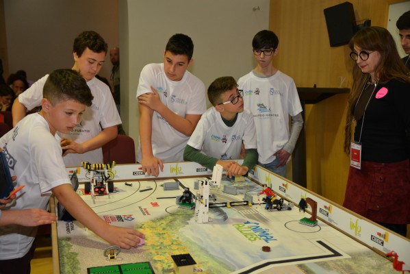 Actividades de robótica, programación y videojuegos para una educación STEM y creativa en los colegios