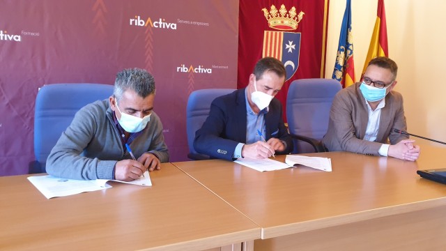 Riba-roja y Soldaval firman un convenio para formar en soldadura a 30 personas