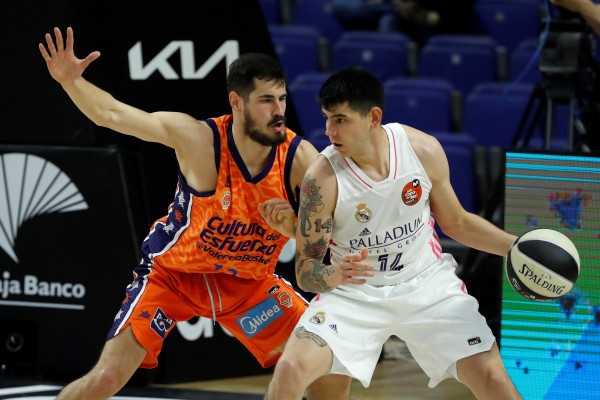 El Real Madrid se deshace de un gris Valencia Basket copero