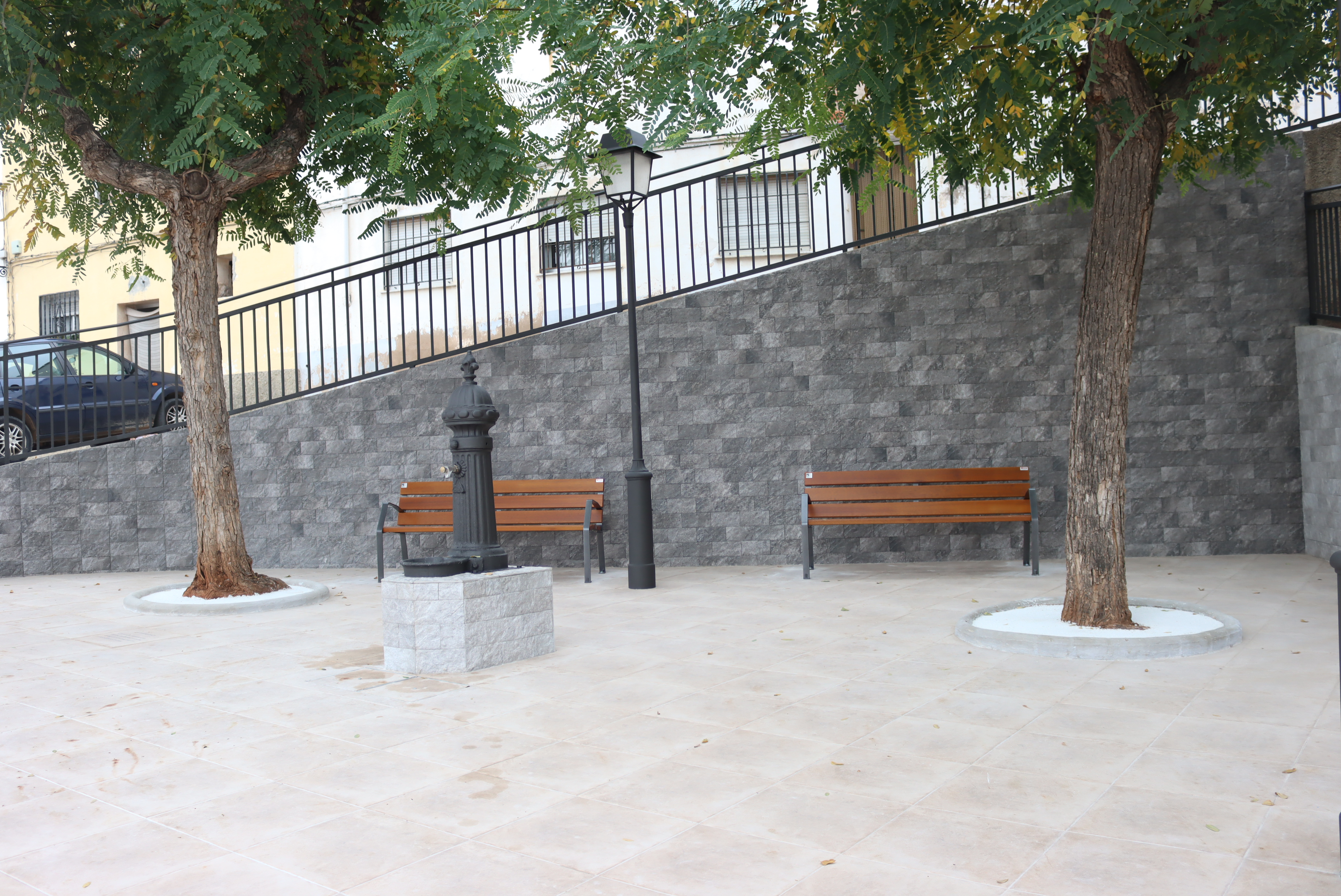 Onda estrena la remodelada plaza Miguel Hernández para sumar valor al entorno del castillo