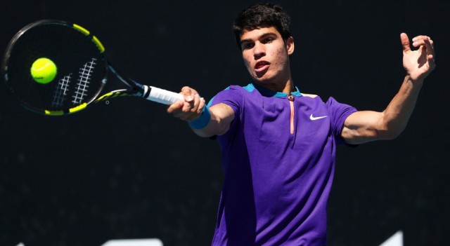 Alcaraz dice adiós al sueño australiano al caer en cuatro sets y por detalles ante el sueco Ymer