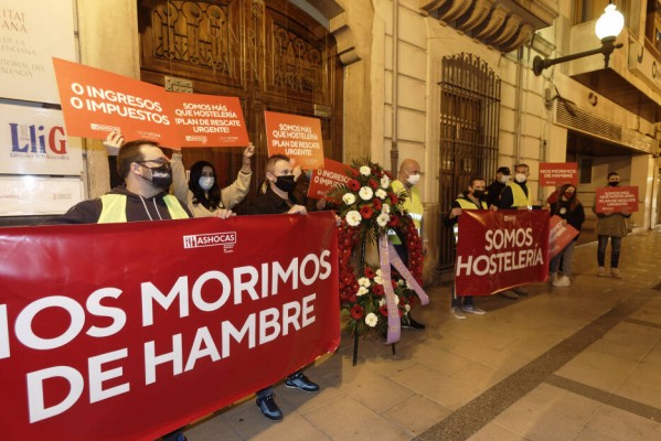 El descontento de la hostelería aumenta y el día 16 ya prevén abrir 3.500 locales en la Comunitat 