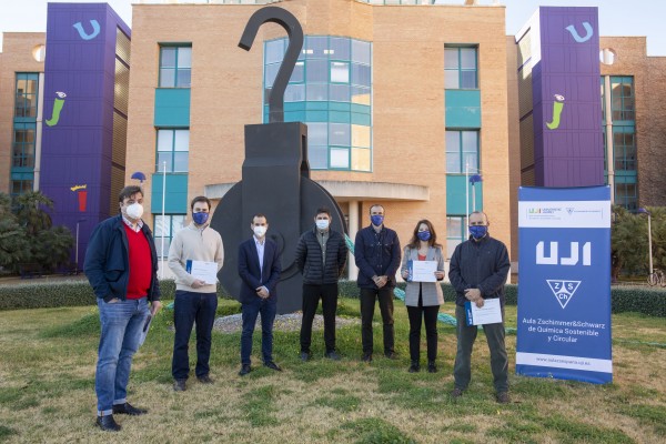 El Aula Zschimmer & Schwarz de la UJI premia a dos estudiantes por sus trabajos de final de grado y de máster
