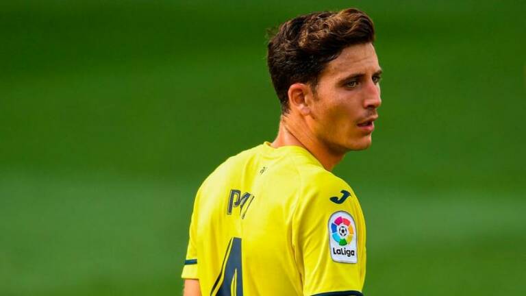 Pau Torres no entrena por molestias en la espalda