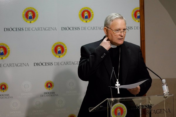 Una anónima revela cómo fue la vacunación del obispo: 