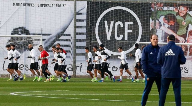 El Valencia CF regresa al trabajo sin Diego Alves y Enzo no termina la sesión