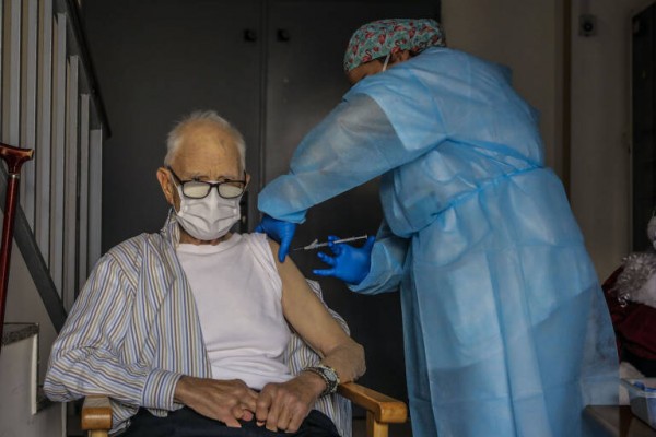 Sanidad e Igualdad no concretan cuántos residentes quedan sin vacunar 