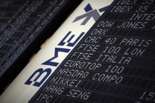 BBVA y Telefónica acercan al Ibex 35 a los 10.800 puntos a media sesión