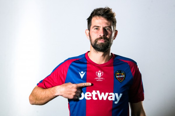 El Levante pone a la venta camisetas conmemorativas de las semifinales de Copa