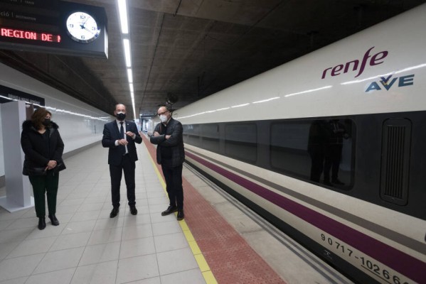 El convenio entre Orihuela y Renfe recoge descuentos del 35% en los billetes de tren
