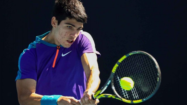 Alcaraz pasa por encima de Van de Zandschulp en su estreno en un Grand Slam