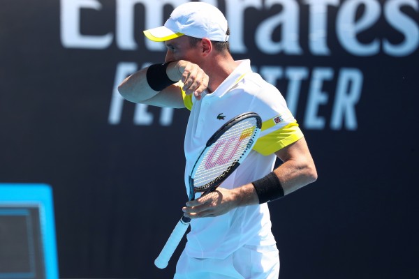 Bautista, con molestia abdominales, cae en primera ronda del Open de Australia
