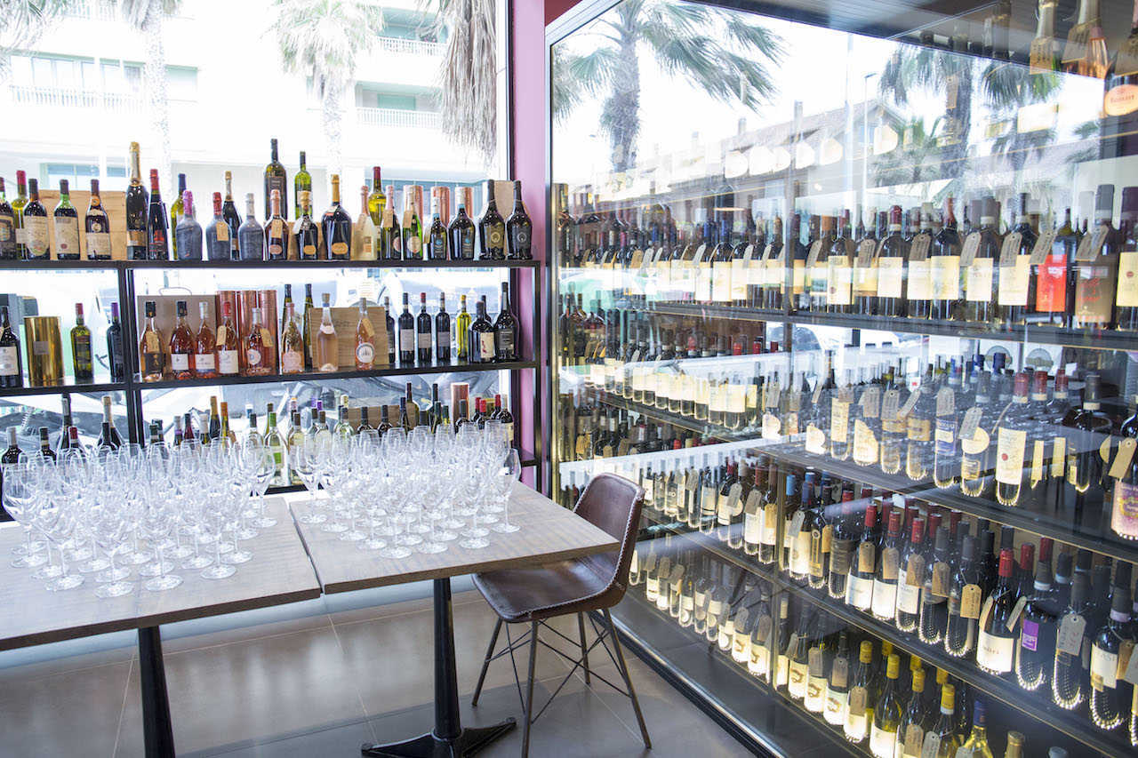La ‘Tintorera Wine&More’ inaugura su espacio integral del vino junto al mar 