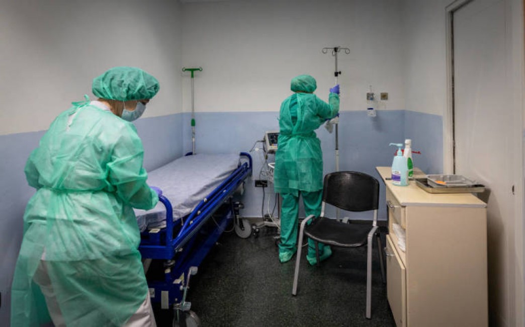 Trabajadores en el Hospital Provincial de Castellón durante los primeros meses de la covid. - 
