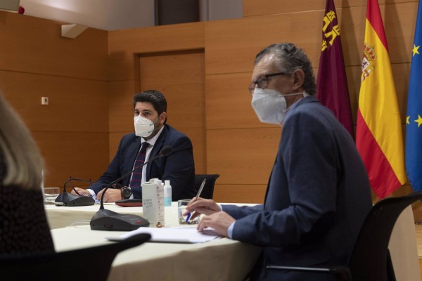 Salud pondrá la segunda dosis a los técnicos y altos cargos del SMS: 
