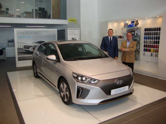  Hyundai Autiber Motor recibe las primeras unidades del Hyundai IONIQ Eléctrico