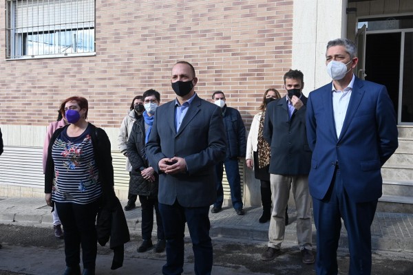 Vivienda compra 29 pisos en la Pobla de Vallbona y frena el desahucio de las familias 