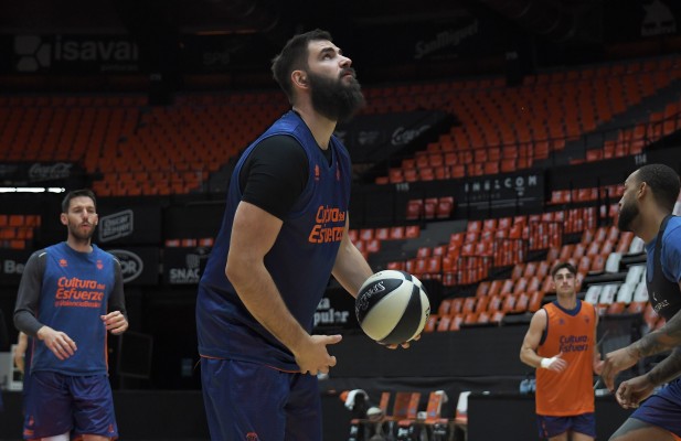 Valencia Basket mira hacia la Copa del Rey sin San Emeterio y las dudas de Vives y Sastre

