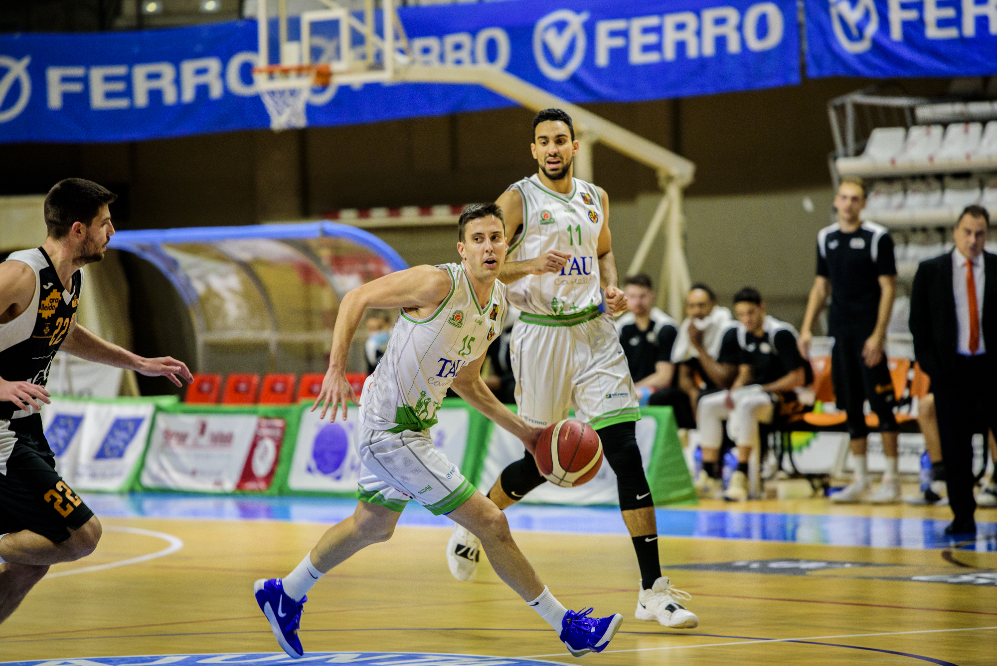 El TAU Castelló se impone en la pista del Lleida tras una gran remontada