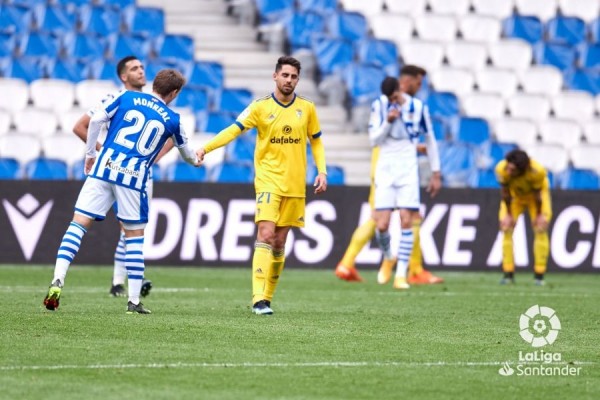 Rubén Sobrino debuta con el Cádiz y sufre una goleada para olvidar