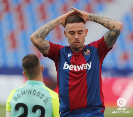 Soldado amarga la semana fantástica del Levante en el descuento
