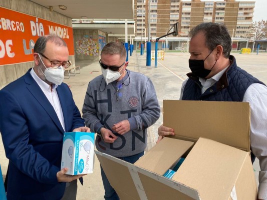 El alumnado de todos los colegios de El Campello ya dispone de mascarillas infantiles reutilizables