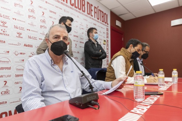 El Murcia se abre a 