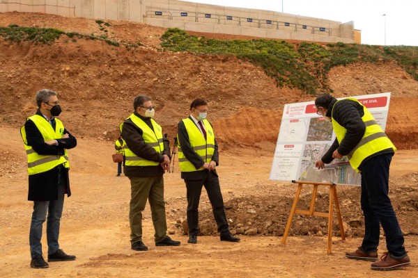 Ximo Puig visita las obras del nuevo puente del Barranc de Xiva en Torrent 