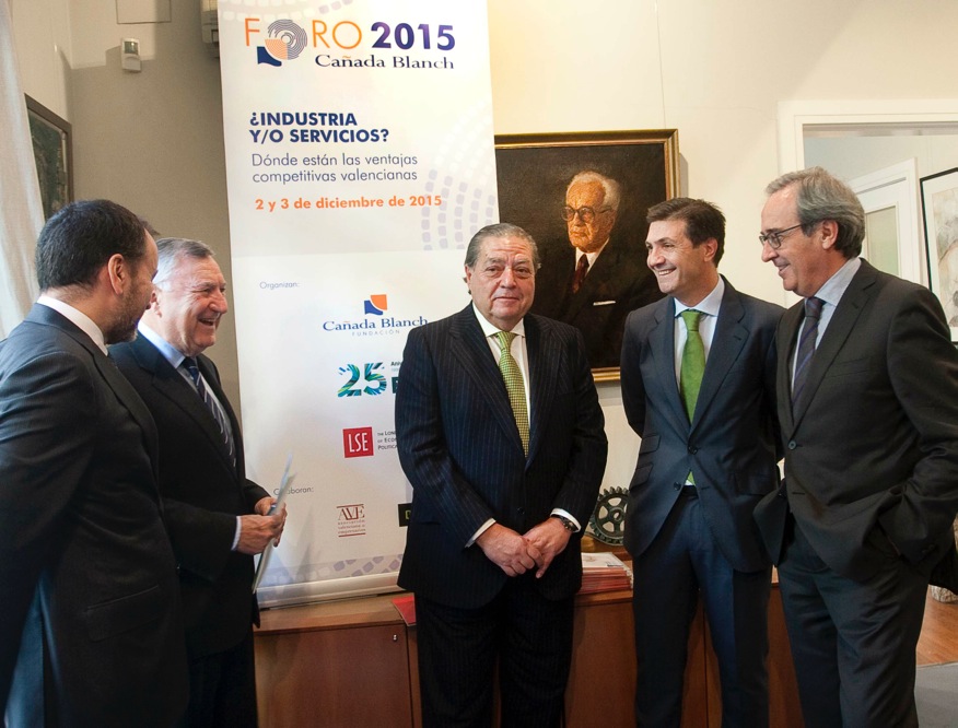 Más industria sin descuidar los servicios: la clave para el despegue de la Comunitat