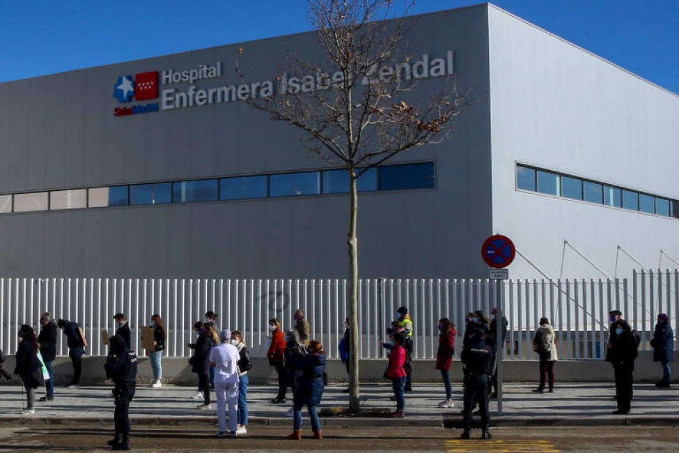   Personal sanitario en un hospital de Valencia. Foto: EVA MÁÑEZ   - 