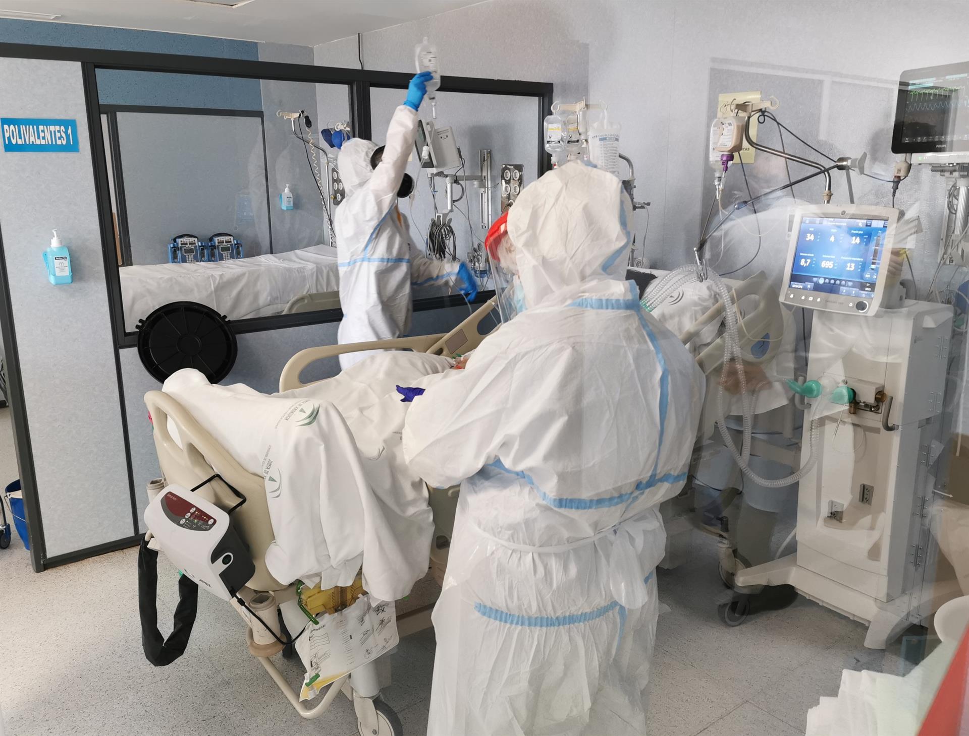 España notifica 28.565 nuevos casos y 584 muertes por covid-19, mientras la incidencia baja hasta 750
