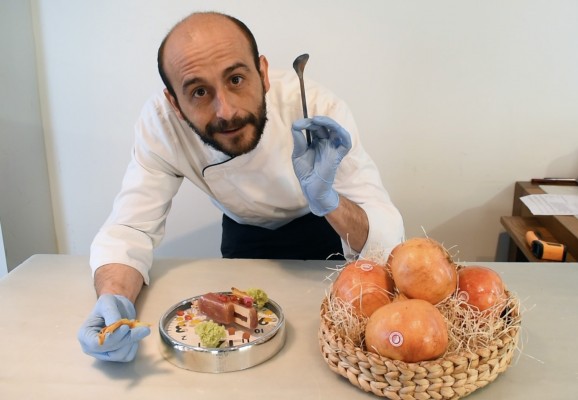 El chef del restaurante Origen (Girona) gana el primer premio de la cocina creativa con granada mollar