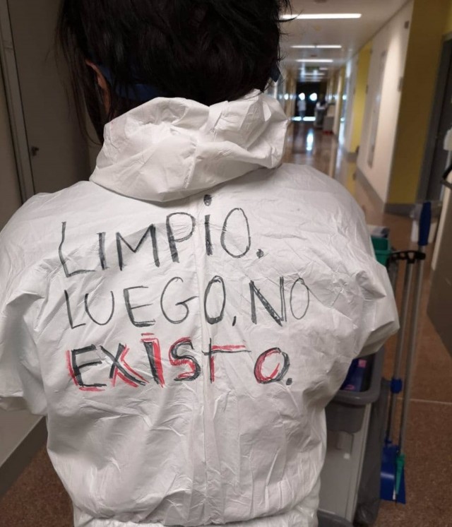  'Limpio, luego no existo': Las trabajadoras de limpieza de La Fe se concentran para exigir ser vacunadas