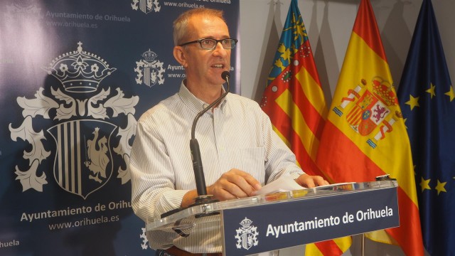 El edil de Sanidad de Orihuela, José Galiano, renuncia a sus competencias sin dejar el acta 