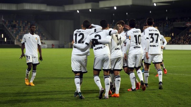 Un efectivo Valencia derrota al Barakaldo y acerca su billete a octavos