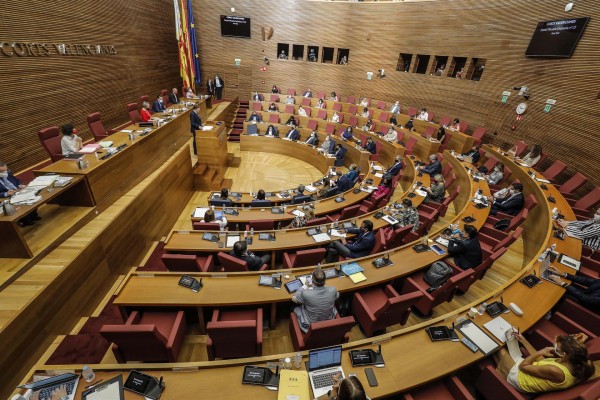 El Botànic insta al Gobierno a abolir la prostitución y el tráfico sexual de mujeres y menores