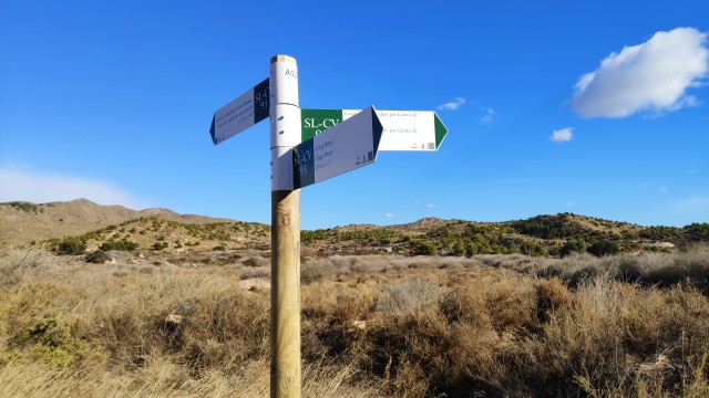 El Campello renueva la señalización de Les Puntes de Gosàlvez e incluye códigos QR con la ruta