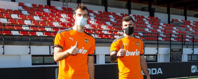 Cutrone, Oliva y Ferro ya trabajan con el grupo en Paterna