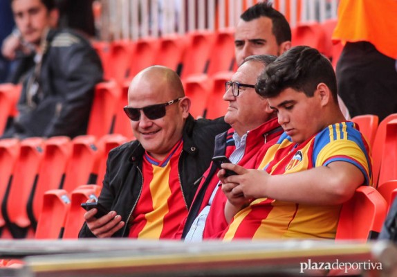 El Valencia CF decide no retirar el 15% de descuento en el abono a los accionistas