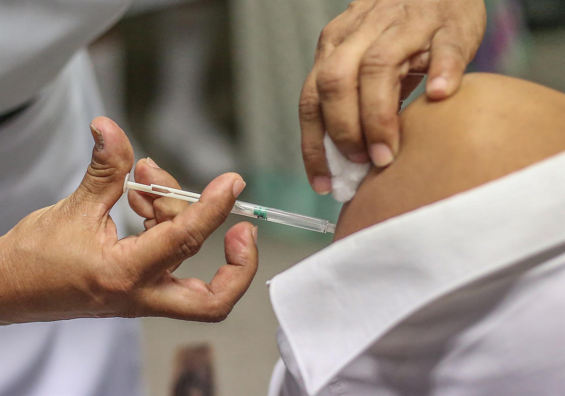 España recibirá 1,8 millones de la vacuna de AstraZeneca en el mes de febrero