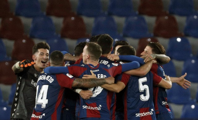 La resistencia tiene premio: el Levante hace historia y se planta en semifinales de Copa