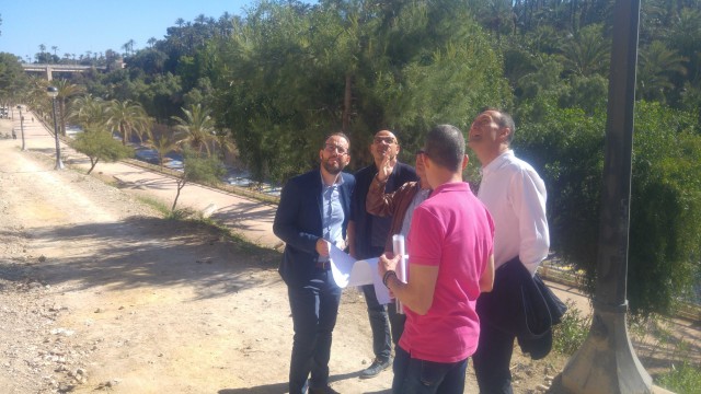 Carlos González anuncia una zona 'wifi' en la ladera del Vinalopó de Elche