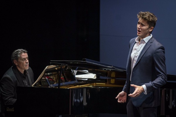Los cantantes del Centre de Perfeccionament vuelven a sonar en 'Matins a les Arts' 